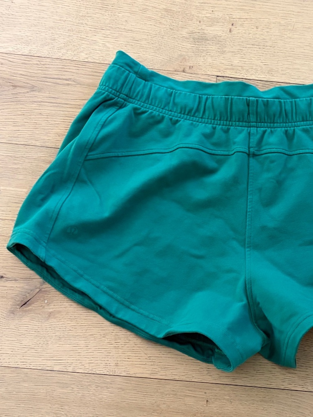 LULULEMON WOMEN'S GREEN DRAWSTRING SHORTS SIZE 8 - Picture 7 of 7